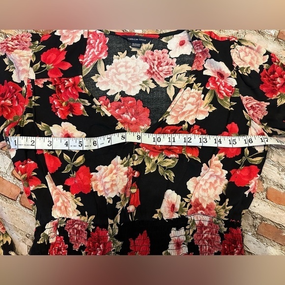 AMERICAN EAGLE WOMEN BLACK SMOCKED FLORAL BLOUSE - Picture 7 of 7